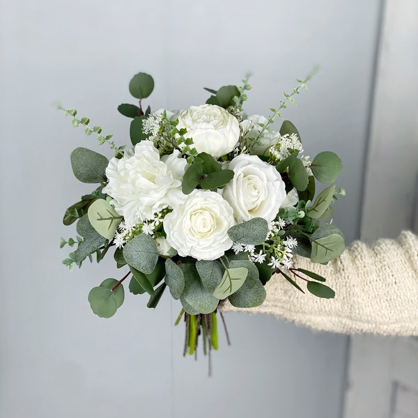 Bouquet de mariée blanc, bouquet de roses blanches de mariage, bouquet de fleurs bohème, design en roses, pivoines, renoncules, gypsophiles et eucalyptus