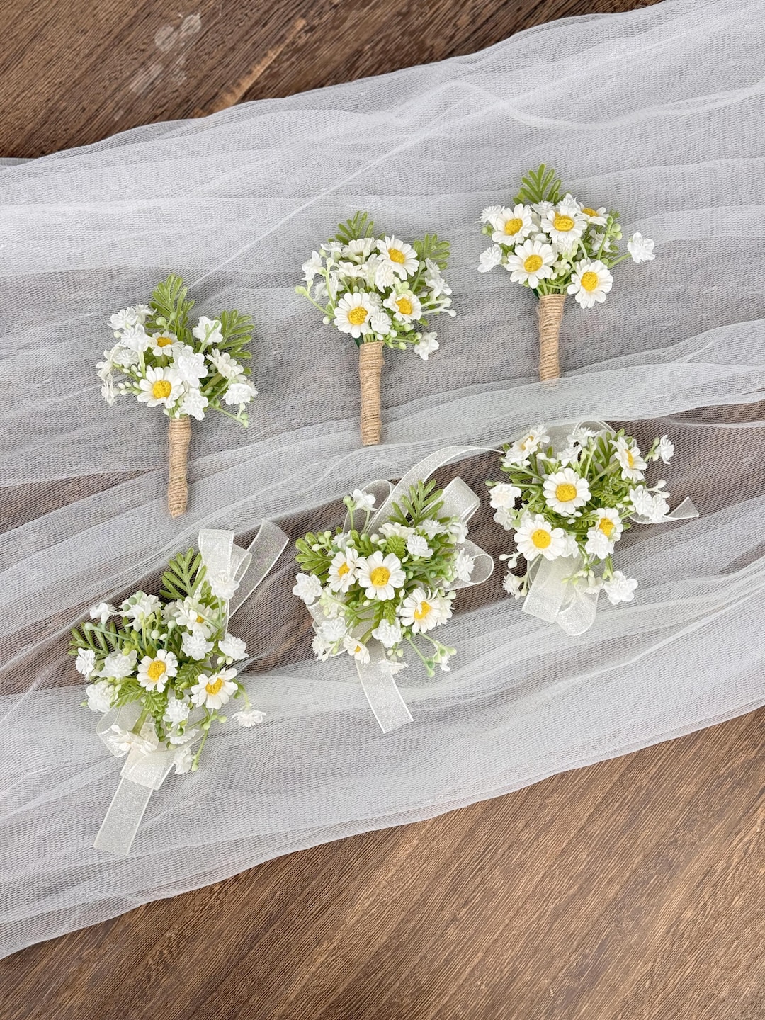 Daisy and Baby's Breath Boutonniere for Men, Daisy Wrist Corsage