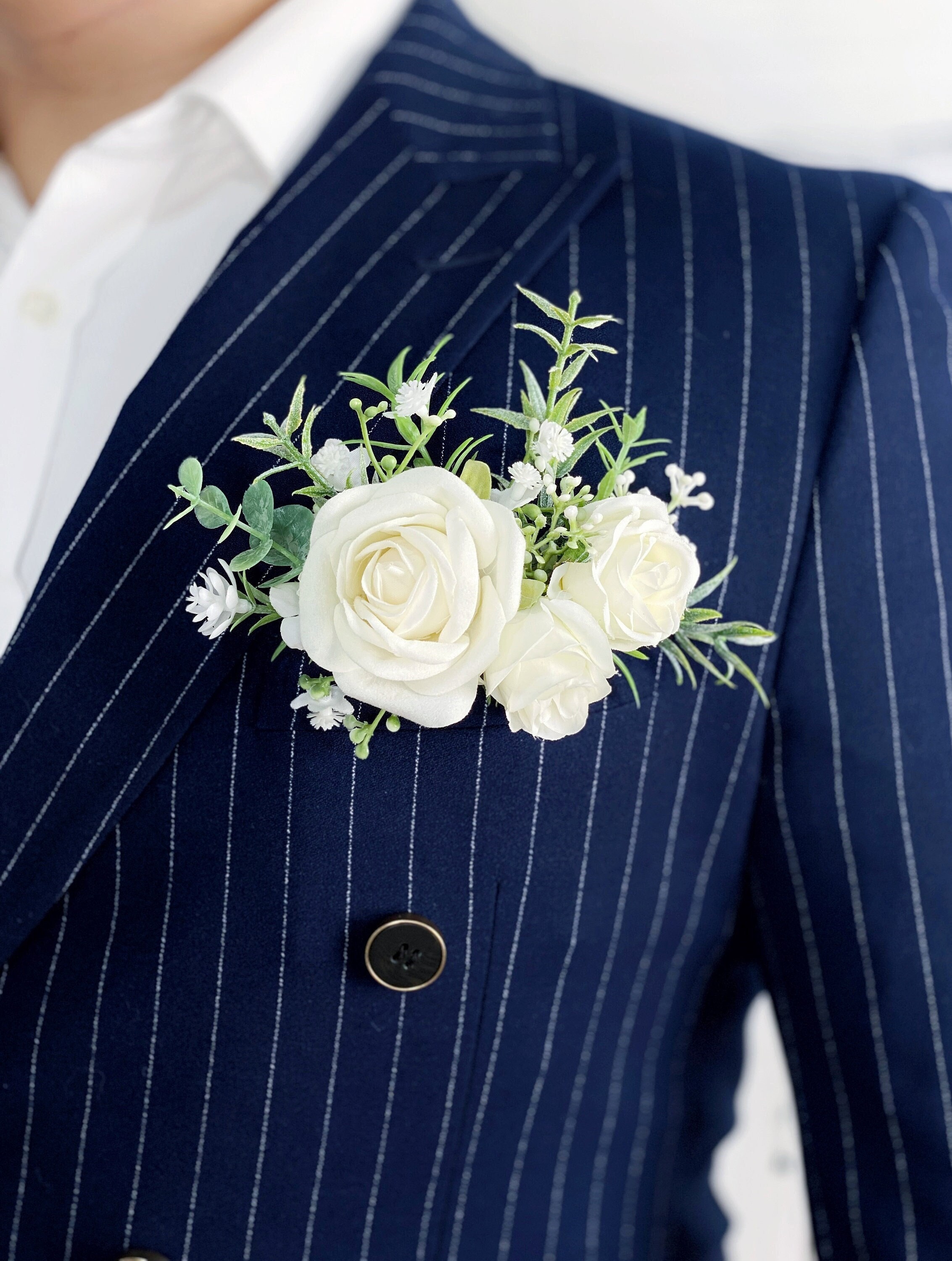 Weiße Tasche Boutonniere für Männer, stilvolle Boutonniere für Bräutigam, klassische rustikale weiße Boho-Hochzeits-Accessoires