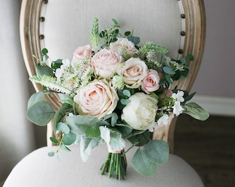 Pfirsich, Rouge und Elfenbein-Hochzeitsstrauß, klassischer Brautstrauß, rustikaler Boho-Blumenstrauß, Design in Rose, Pfingstrose und Eukalyptus