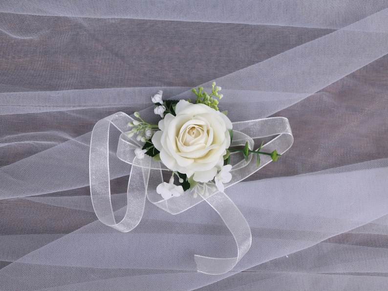 Elfenbensvit boutonniere för män, handledskorsage för brud, brudtärna, klassiska rustika vita boho bröllopsaccessoarer Wrist Corsage