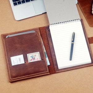 Personalizowana skórzana okładka A5, skórzany pokrowiec na iPada mini, etui A5 z wkładem, pokrowiec na tablet z notatnikiem, skóra Crazy Horse