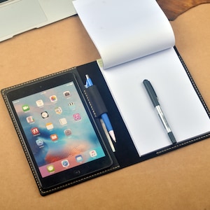 Etui skórzane na iPada z uchwytem na papier, skórzane etui folio z podkładką do pisania, spersonalizowane etui podróżne na iPada, skóra Crazy Horse
