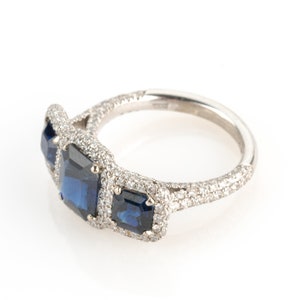 Vintage ladies ring 18k gold with sapphires and diamonds