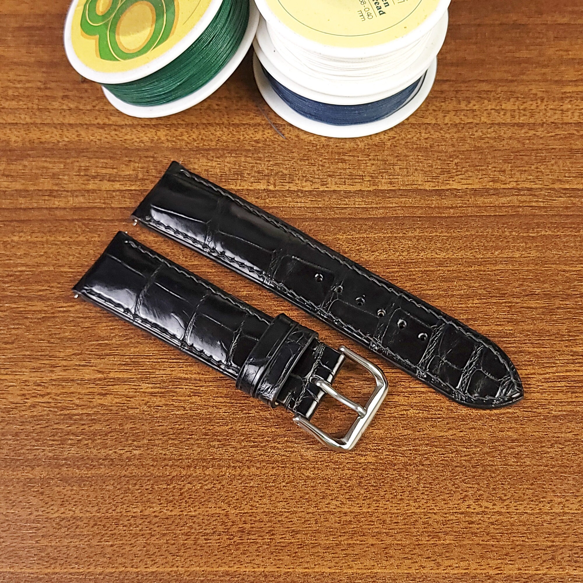 Black crocodile strap best sale