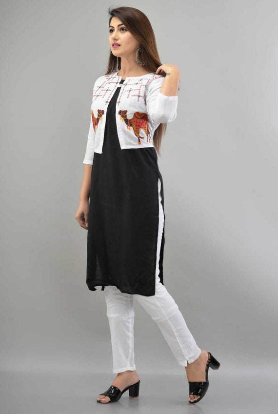 Black long kurti with jeans 2025