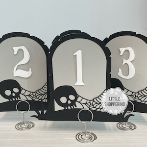 Números de mesa góticos, decoração de festa de casamento em preto e branco, decorações temáticas de caveira, cartões de número de mesa de lápide, decoração de mesa de lápide