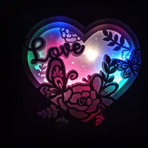 Boîte à ombre SVG 3D en couches SVG Love you Butterfly Boîte à lumière en papier découpé Cadre de boîte à ombre 8"x8" inclus Cricut SVG Silohuette Découpe laser