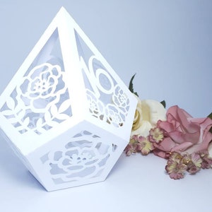 Svg Herzstück Sweet 16th Rose 3d Papier Laterne geometrische Herzstück Vorlage DIY Cricut schneiden Datei Dxf Silohuette Laser geschnitten