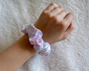 White flowers pastel Summer print scrunchie hair elastic cotton