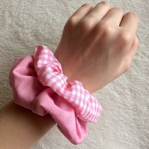 Pink checkered checkered patterned scrunchies set of 2 hair elastic cotton valentine gift image 2