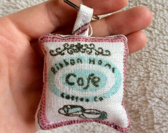 Café retro key ring pillow gift