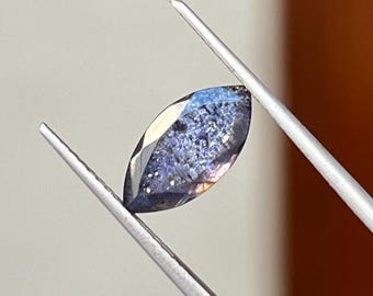 Naturlig prålig iolit-solsten: markisformad fasetterad lös ädelsten, 1,50 ct storlek 6,50x12x4 mm