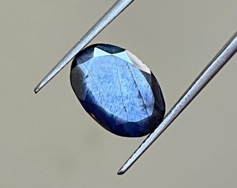 Blå iolit 100 % naturlig stark, prålig iolit-solsten, oval form, fasetterad lös ädelsten av AAA-kvalitet