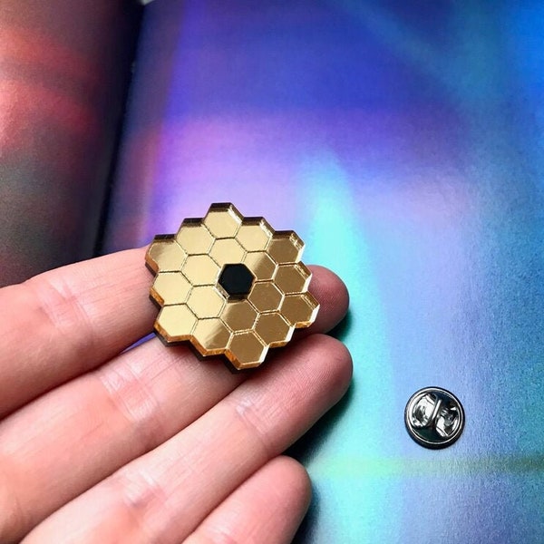 JWST pin-badge, reversspeld van James Webb Space Telescope