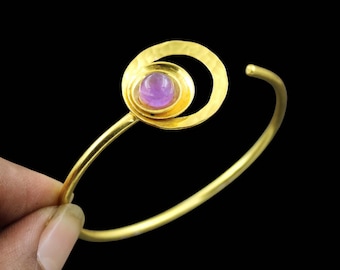 Brazalete de amatista chapado en oro hecho a mano