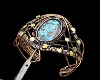Pulsera de puño turquesa Brazalete turquesa Pulsera de puño turquesa envuelta en alambre Pulsera de piedras preciosas Brazalete hecho a mano Joyería envuelta en alambre de cobre