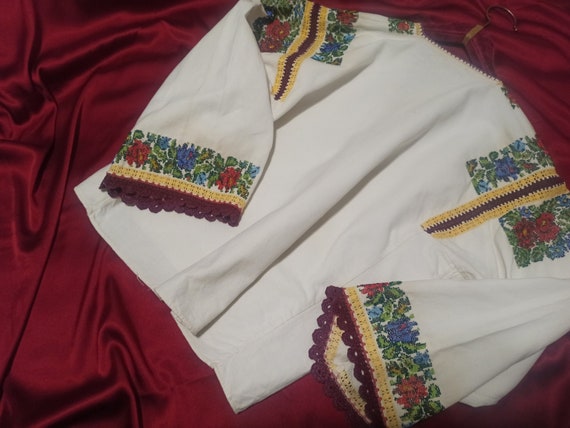 Floral ROMANIAN Traditional HAND-Embroidered  Blo… - image 3