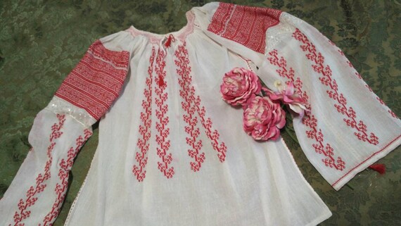 AMAZING!! Romanian Vintage handembroidered Blouse