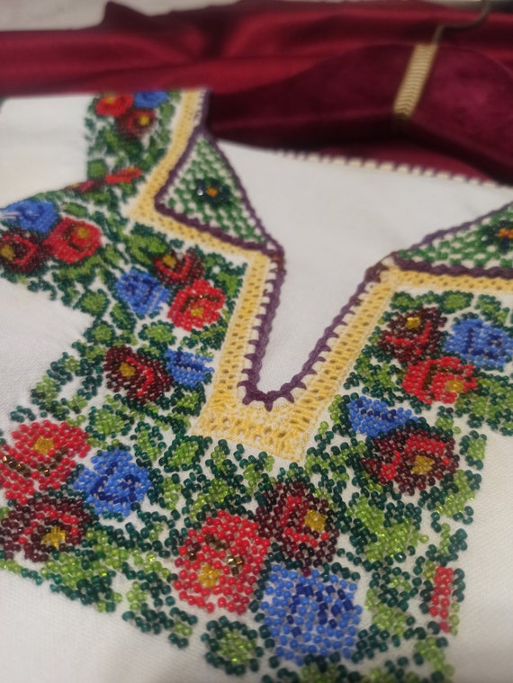 Floral ROMANIAN Traditional HAND-Embroidered  Blo… - image 1