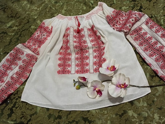 AMAZING!! Romanian Handembroidered Blouse ~ Women'