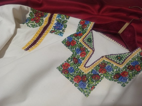 Floral ROMANIAN Traditional HAND-Embroidered  Blo… - image 5