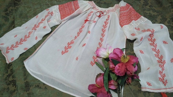 BEAUTIFUL!! Romanian Vintage Blouse Handembroidere