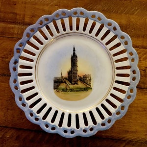 Antique Milwaukee, WI City Hall souvenir plate