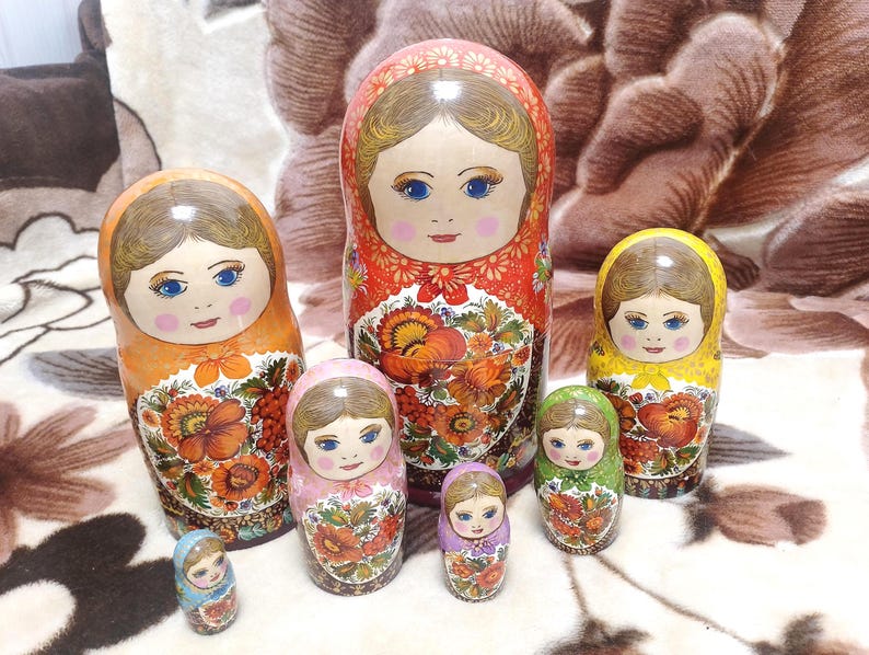 Muñecas rusas - 10 muñecas en 1 / Pintadas a mano con arte popular / Muñecas rusas con traje tradicional ucraniano / Muñecas rusas personalizadas / Muñecas étnicas imagen 9