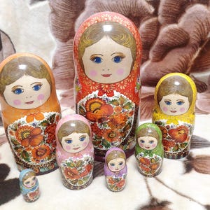 Muñecas rusas - 10 muñecas en 1 / Pintadas a mano con arte popular / Muñecas rusas con traje tradicional ucraniano / Muñecas rusas personalizadas / Muñecas étnicas imagen 2