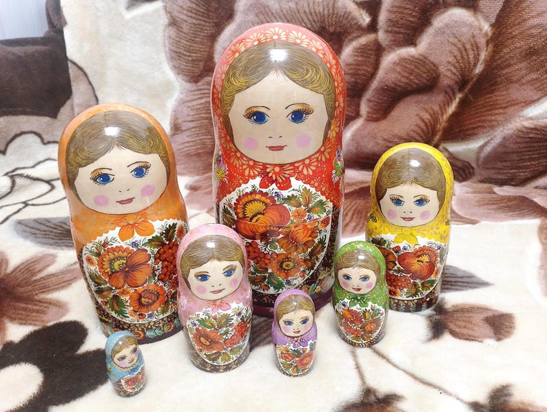 Muñecas rusas - 10 muñecas en 1 / Pintadas a mano con arte popular / Muñecas rusas con traje tradicional ucraniano / Muñecas rusas personalizadas / Muñecas étnicas imagen 2