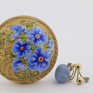 Runde Schmuckschatulle blaue BlumenRunde Schmuckschatulle mit BlumenornamentUkrainische Holzschmuckschatulle Designer Schmuckschatulle Rundes Holzkästchen gestrichen Bild 3