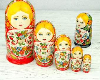 Gran muñeca rusa de madera de recuerdo con 5 muñecas rusas / Muñeca Matryoshka ucraniana con adorno floral / Matryoshka con pintura Petrykivka / Regalo