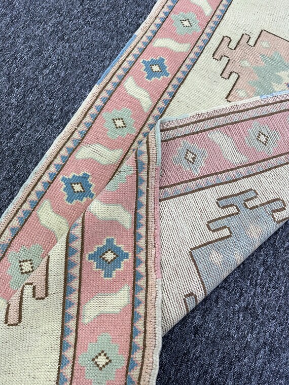 2'6”x12'4” フィートのトルコ製ビンテージ ランナー ラグ