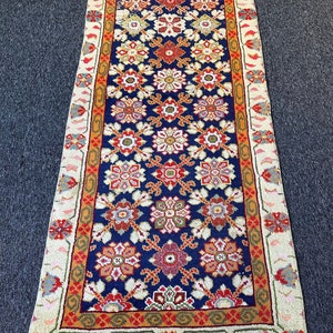 2’11”x6’7” ft. Vintage Persian rug. Nomadic rug. Distressed rug. Entryway rug. Laundry room rug. Mini kitchen rug. Nursery area rug.