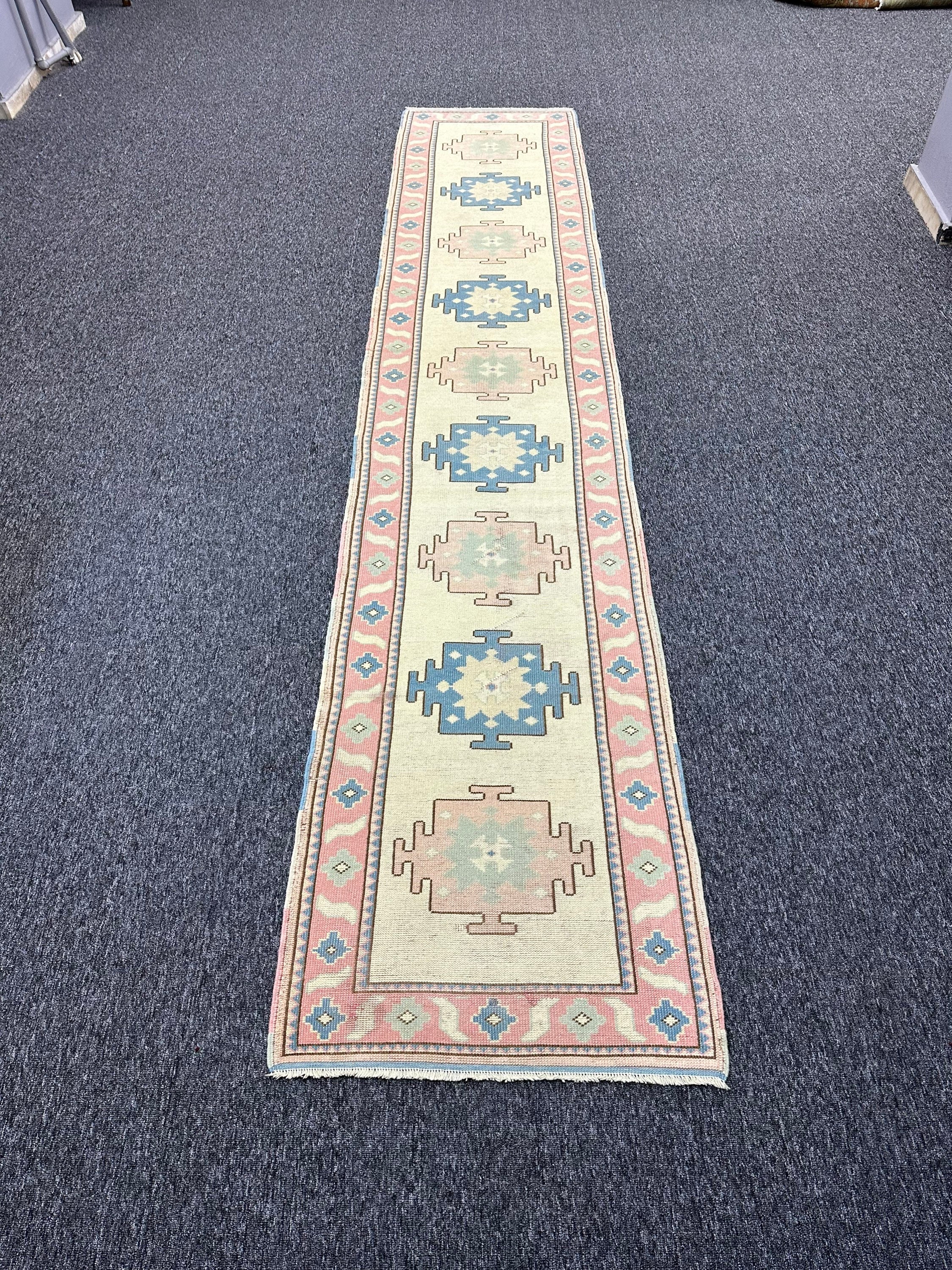 ヴィンテージ　トルコ製ランナーラグ 2'6”x12'4” フィートのトルコ製ビンテージ ランナー ラグ