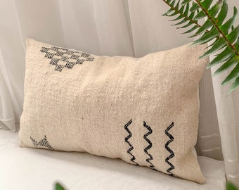 Moroccan Kilim Pillow Cover, Wool Pillow, Handwoven Kilim, Boujaad Pillow