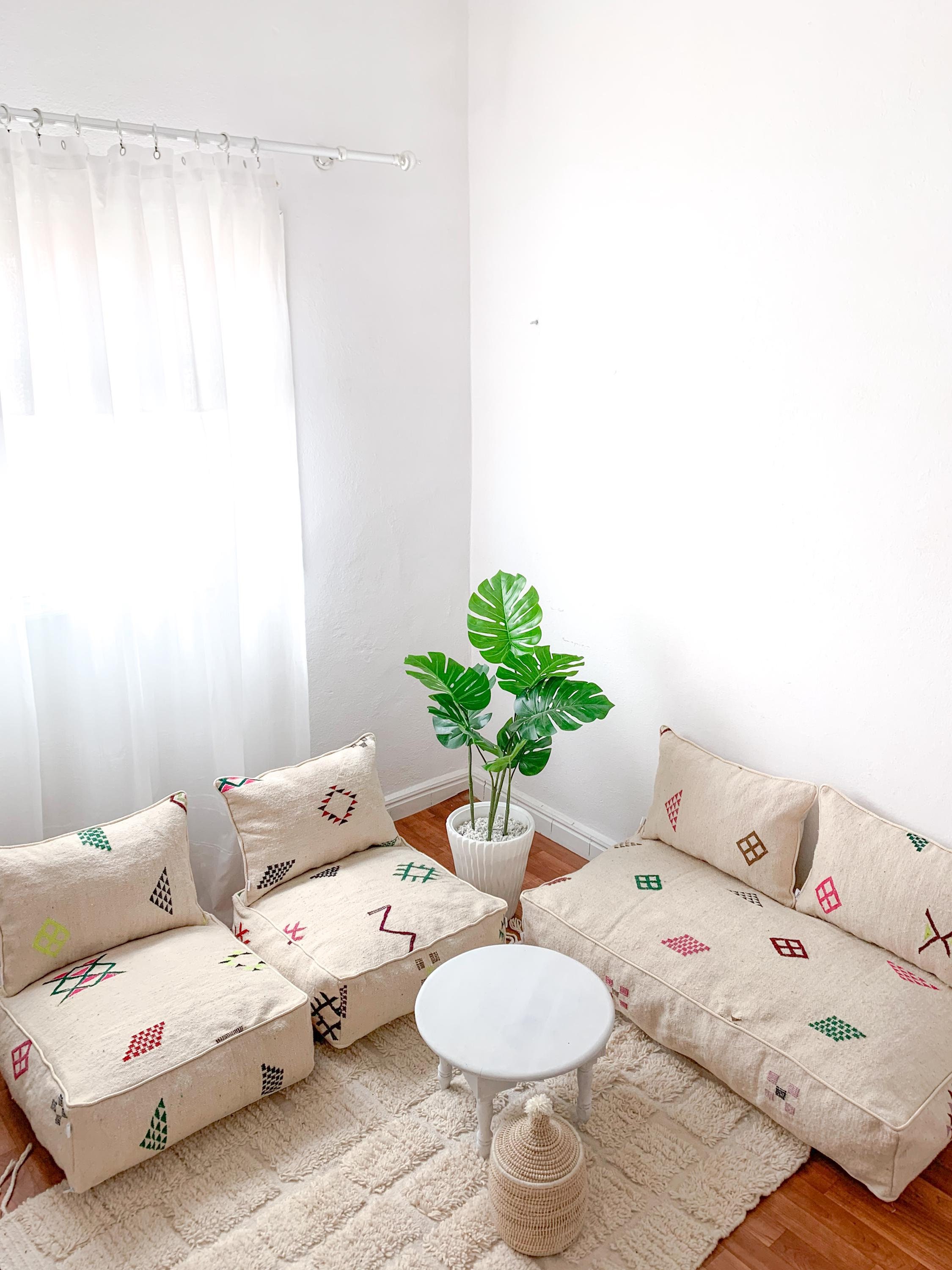 枕 Moroccan floor Pillow Cushion Amazon.com: The Moroccan Boho Floor Pillow Cover - Kilim Square