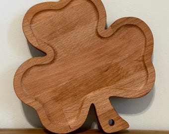 Tabla de embutidos de madera de haya hecha a mano, tabla para servir con diseño de trébol, tabla de quesos de madera, bandeja para aperitivos, hecha a mano en Italia.