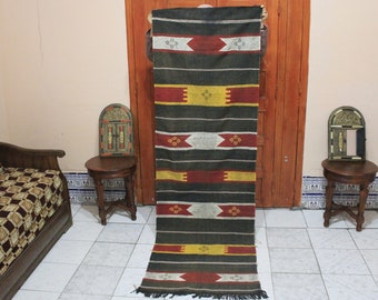 Tappeto marocchino in seta con cactus, realizzato a mano: decorazione berbera boho (2,25 x 70 cm)