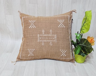 Brunt kaktussilkeskudde: Marockansk boho kudde (46 x 43 cm)