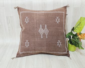 Handgjort ljusbrunt kaktussilkeskudde: Marockansk boho kudde