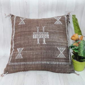 Handwoven Cactus Silk Pillow Cover: Moroccan Berber Cushion (19.2&quot; x 19.2&quot;)