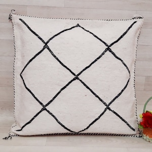 Handmade Beni Ourain Pillow Cover: White Wool Moroccan Cushion