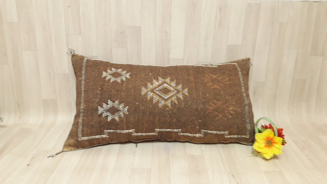 Kaktus Seide Kissen  Aulikki pad concept - Kaktus Kissen "Desert" mit grau  grnen Wsten Kakteen ...