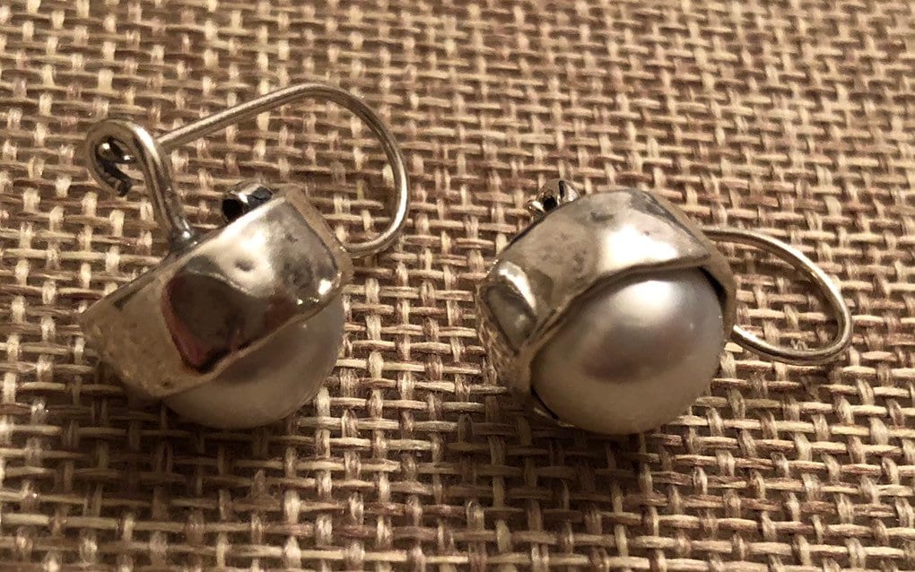 Silpada mother of pearl earrings deals