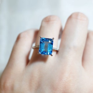 Anillo de oro blanco de 14 k con topacio azul suizo, anillo de diamantes con topacio de talla esmeralda, anillo con piedra de nacimiento de diciembre, anillo de promesa para ella, regalo para el Día de la Madre