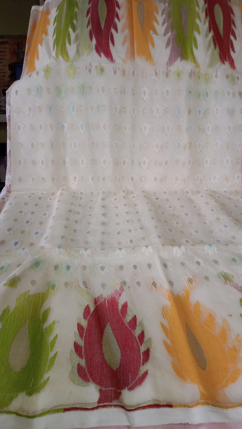 Free Falls and Pikko Reshom Jamdani Saree With Golden Zarii Kuchi anchal Saree DHL Shipping in 4 to 6 days