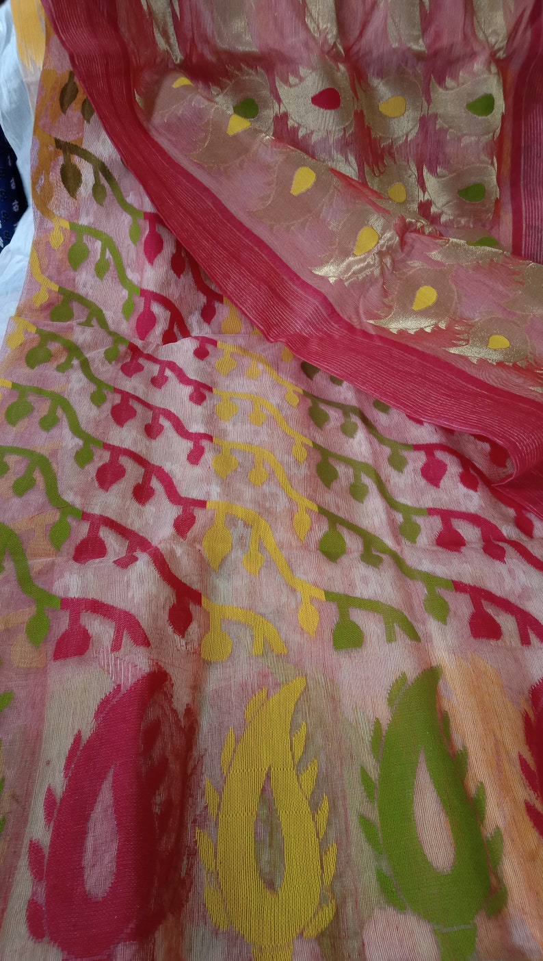 Free Falls and Pikko Reshom Jamdani Saree With Golden Zarii Kuchi anchal Saree DHL Shipping in 4 to 6 days