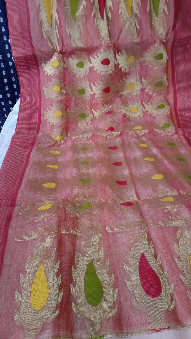 Free Falls and Pikko Reshom Jamdani Saree With Golden Zarii Kuchi anchal Saree DHL Shipping in 4 to 6 days